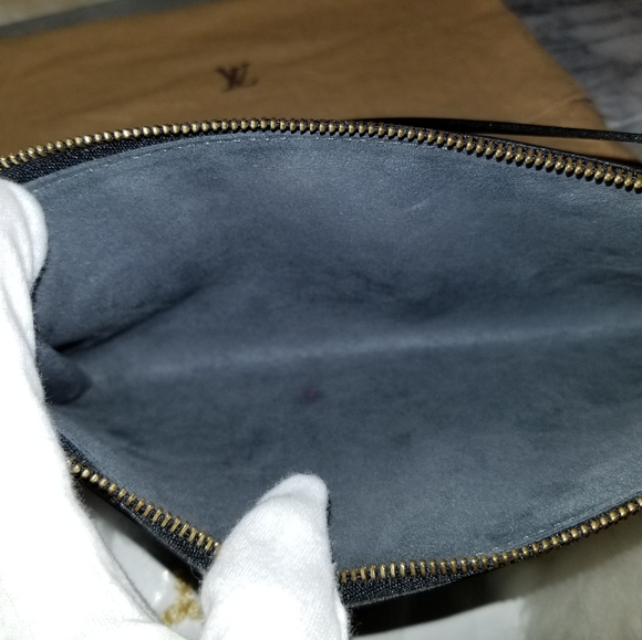 LOUIS VUITTON EPI POCHETTE Black hand bag - Picture 9 of 14